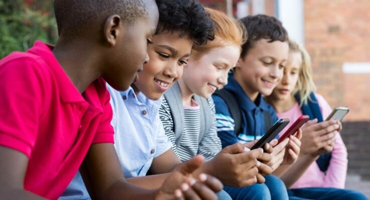 Application pour Surveiller le Téléphone Portable de Votre Fils / Enfants et Voir ses Messages
